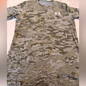 Under Armour Men's Green Camo Short Sleeve Tee, Size S, never worn